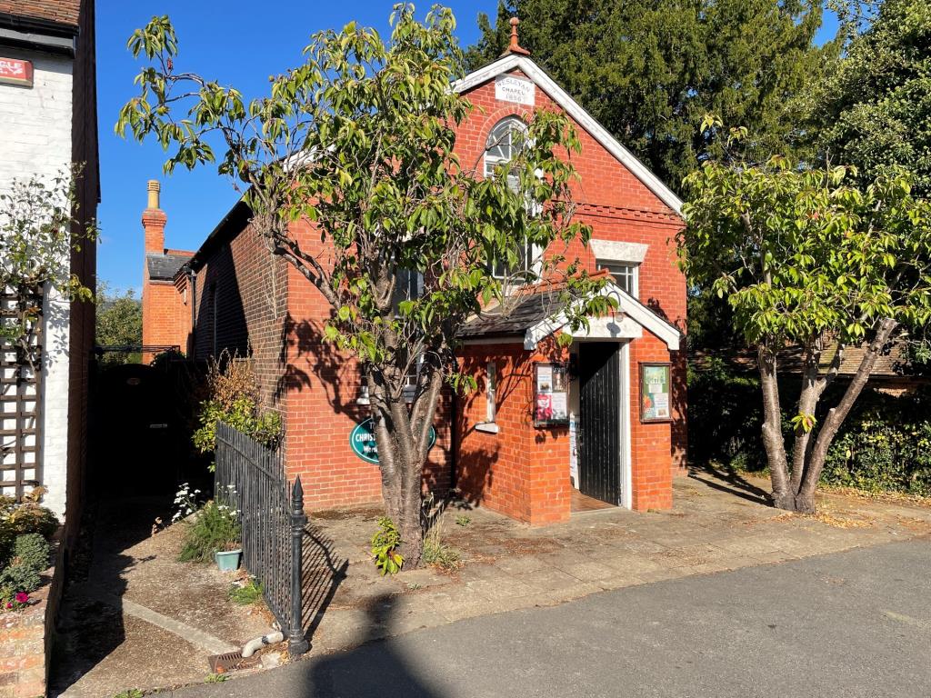 Lot: 105 - ATTRACTIVE METHODIST CHURCH WITH POTENTIAL - 